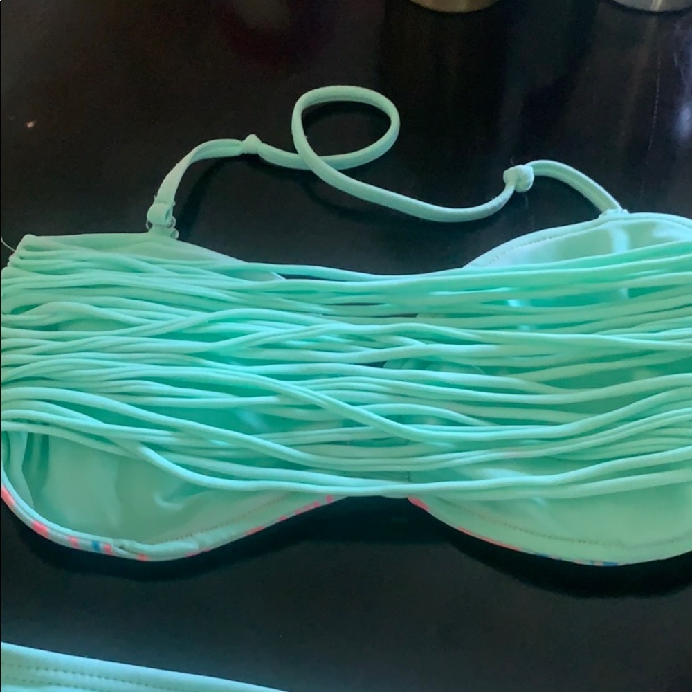 Bikini - Picture 2 of 2